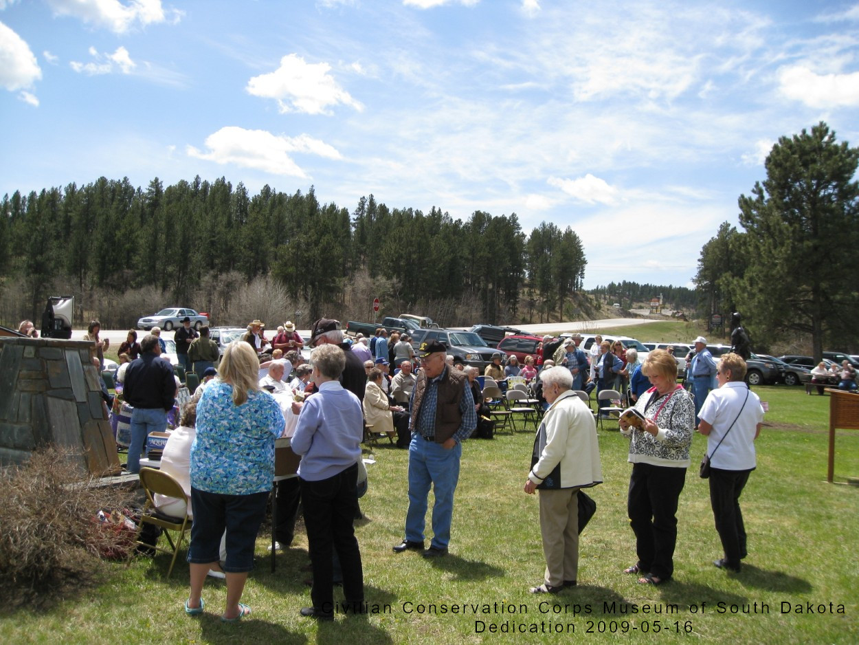 very nice crowd at museum