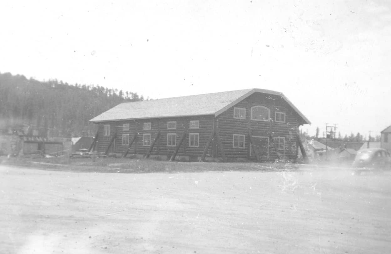 log building in Custer